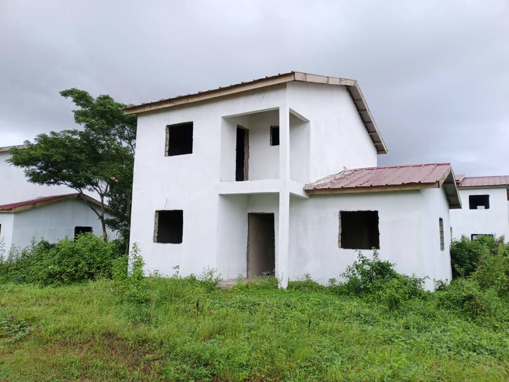 VILLA BASSE ET DUPLEX  A BINGERVILLE