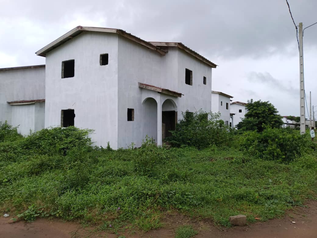 VILLA BASSE ET DUPLEX  A BINGERVILLE