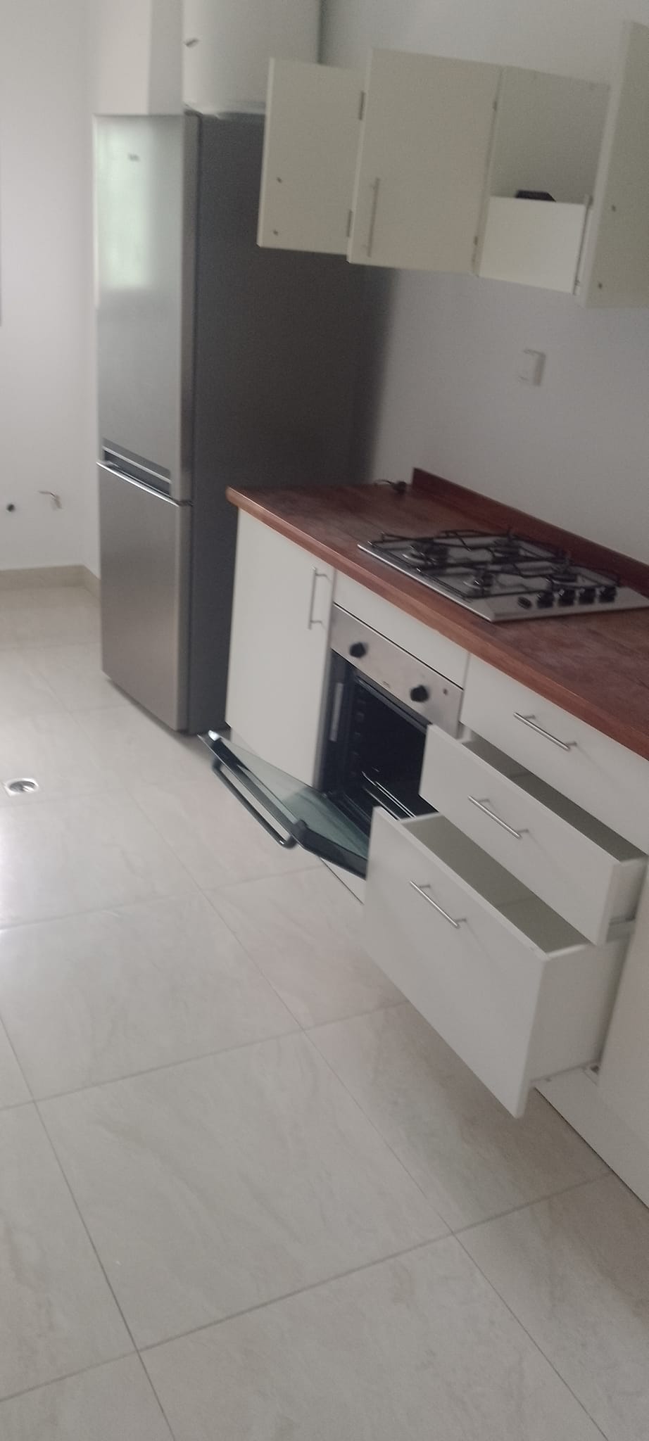 A louer un bel appartement 3 pièces avec piscine aux 2 plateaux ahien